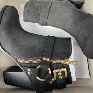 Guess boots
